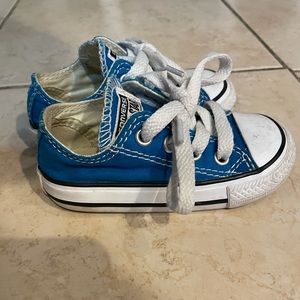 Infant size 5 blue converse